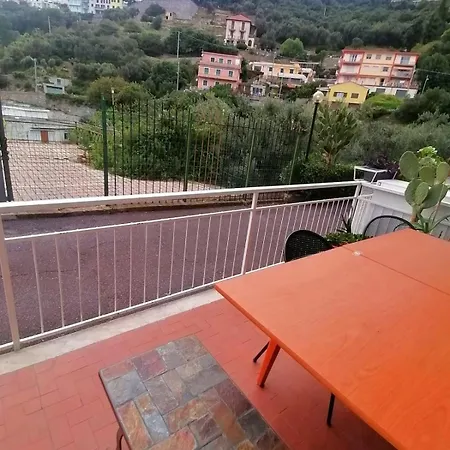 Con Terrazza Vista Panoramica Ed Uso Cucina In Casa Quadrilocale