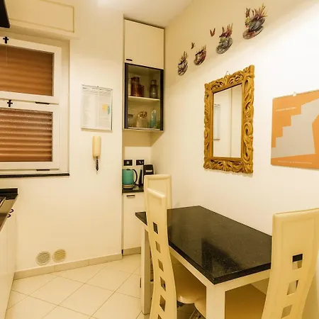 Con Terrazza Vista Panoramica Ed Uso Cucina In Casa Quadrilocale * Alassio