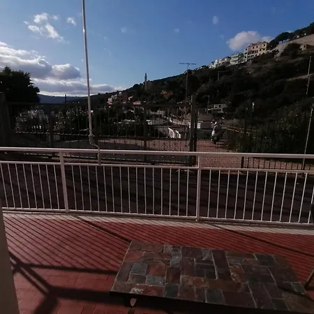 Проживание в семье Con Terrazza Vista Panoramica Ed Uso Cucina In Casa Quadrilocale
