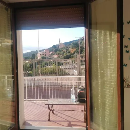 Kwatera prywatna Con Terrazza Vista Panoramica Ed Uso Cucina In Casa Quadrilocale